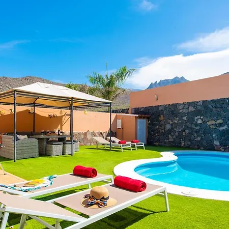 Melyna Private Heated Pool Willa