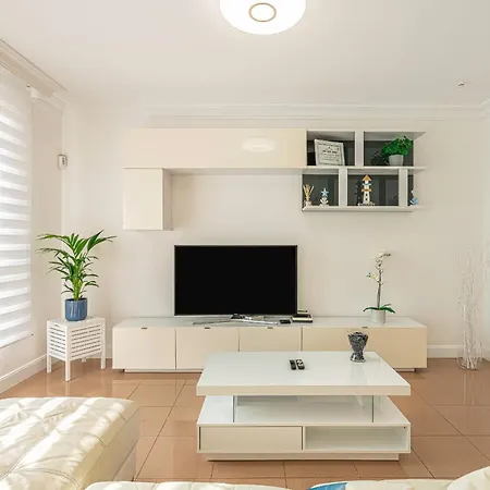 Melyna Private Heated Pool Villa *