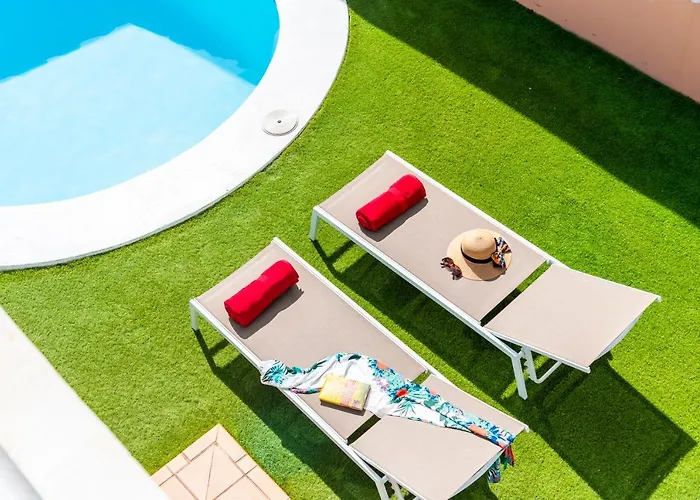 Melyna Private Heated Pool Willa