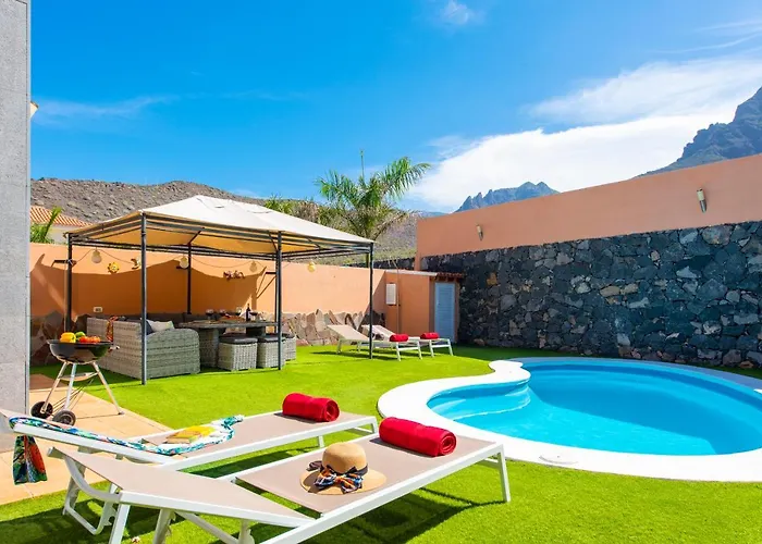Melyna Private Heated Pool Willa