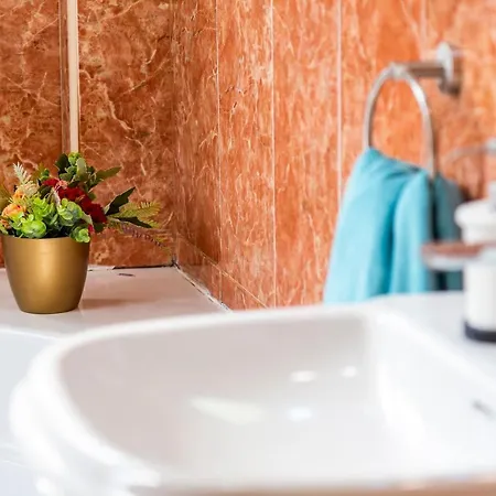 Melyna Private Heated Pool 阿德耶