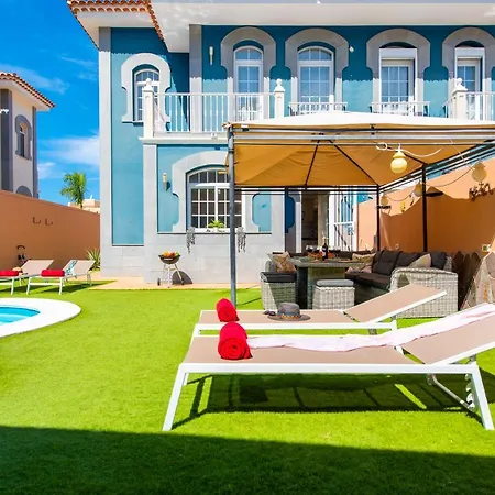 Melyna Private Heated Pool * 아데제